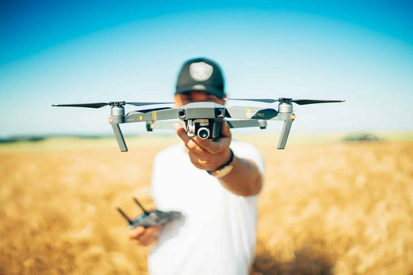 Quels sont les défis juridiques liés à l'utilisation de drones pour les inspections de sécurité en entreprise ?